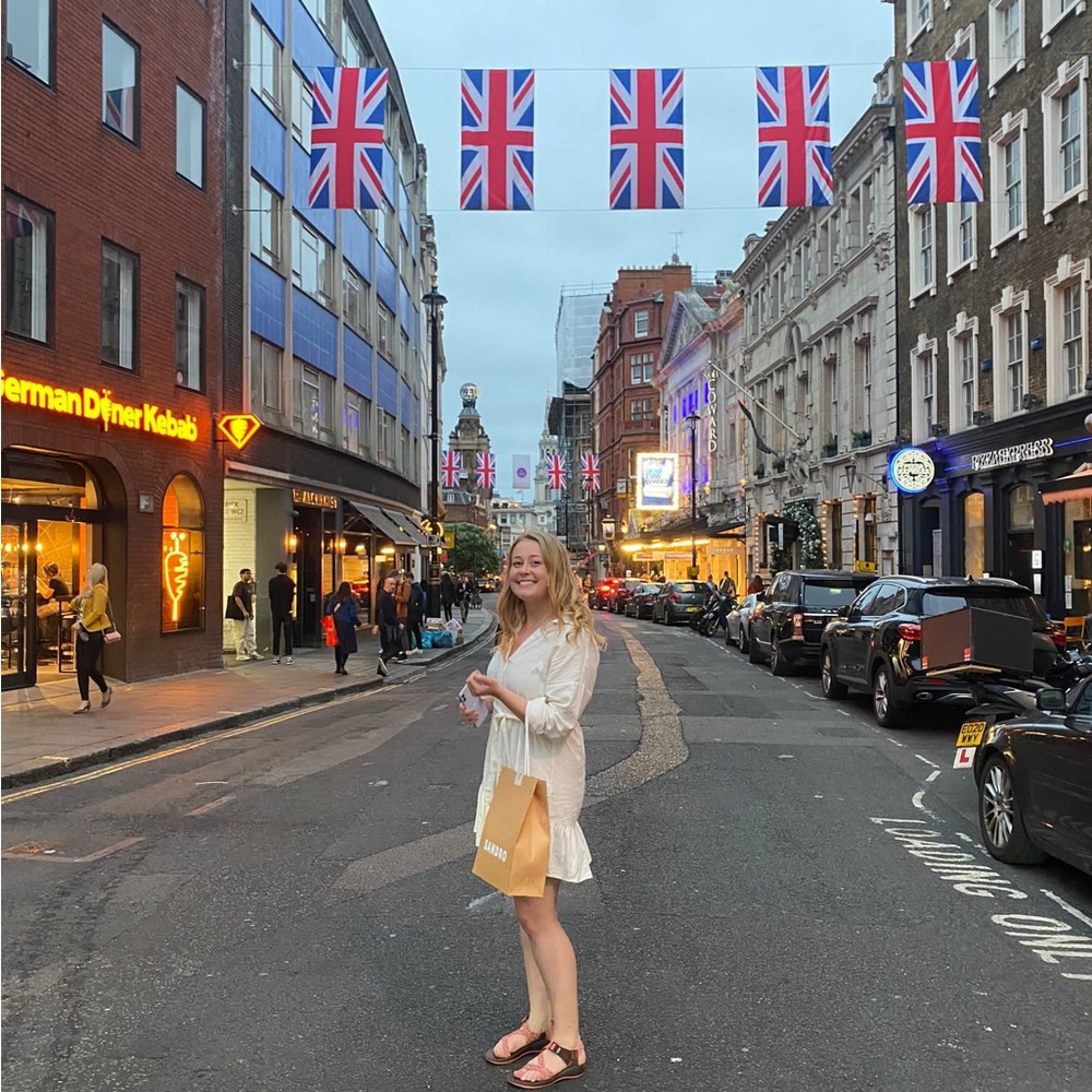 Meet your Posher, Abigail